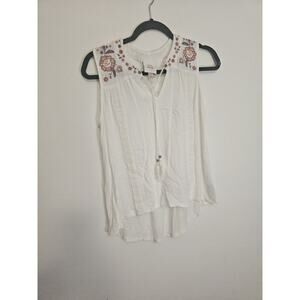 Knox‎ Rose Top White Flowy Boho Tank Feminine Crochet Detail Tassles XS Vneck